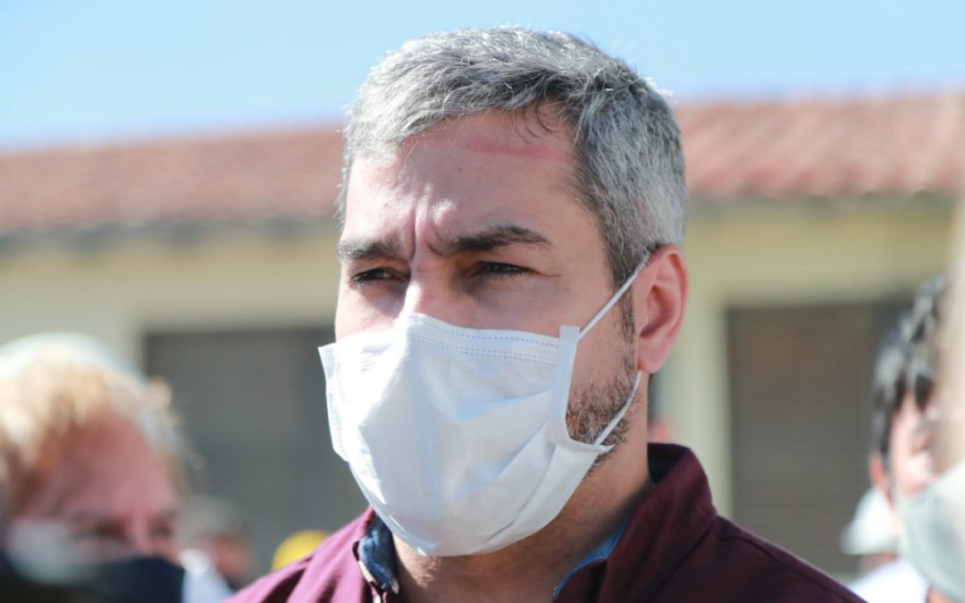 Taiwán dona helicópteros en presencia de Abdo, quien sigue sin dar declaraciones