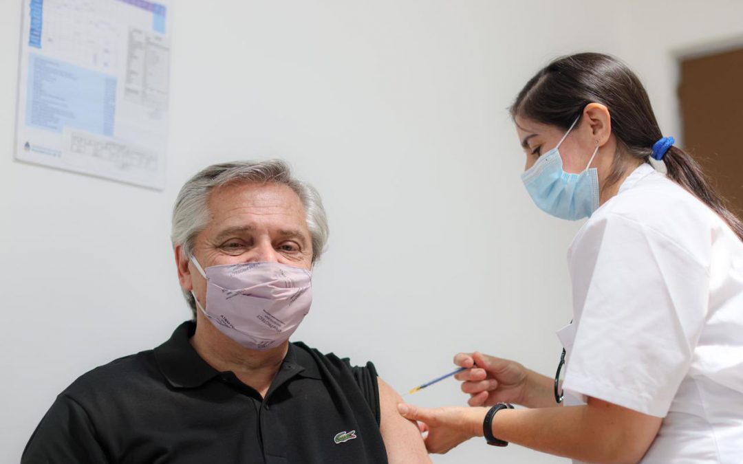 Presidente argentino contrae Covid-19 pese a haberse inmunizado con la Sputnik V