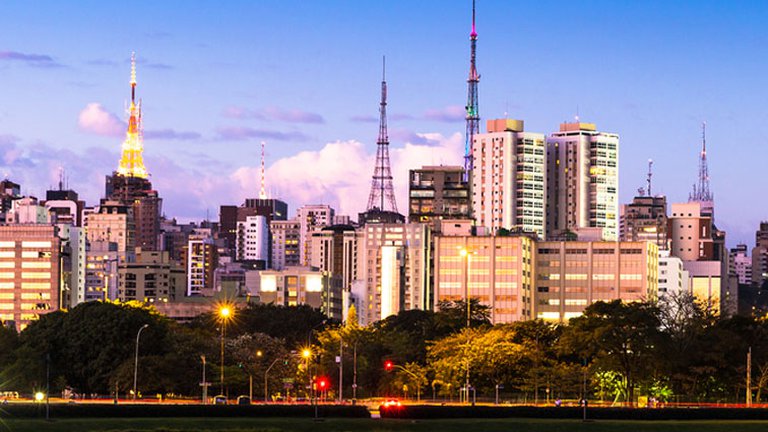 São Paulo reabre comercios e iglesias