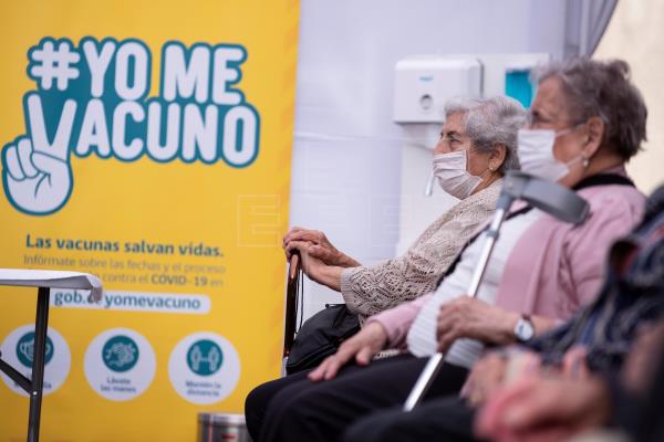 Chile recibe más vacunas y roza la inmunidad de rebaño