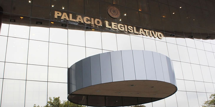 Diputados instan al gobierno a acelerar gestiones para producir Sputnik V lo antes posible