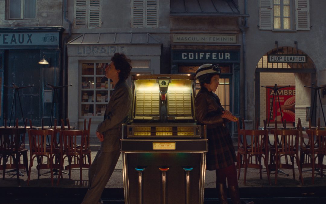 “La crónica francesa”: dan a conocer nuevas imágenes de la cinta de Wes Anderson