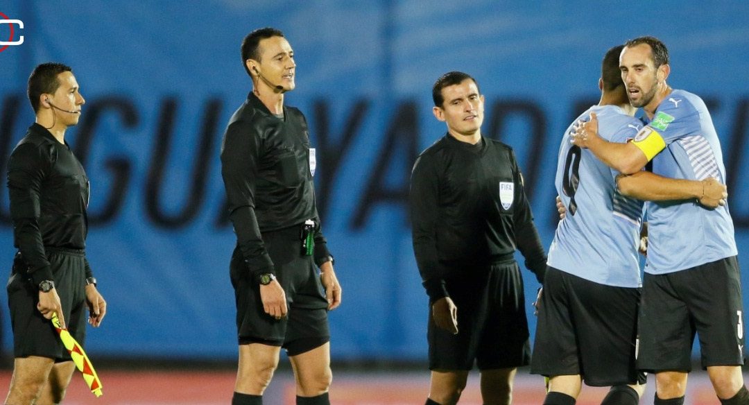 Conmebol suspende a dos árbitros por gol mal anulado a Uruguay