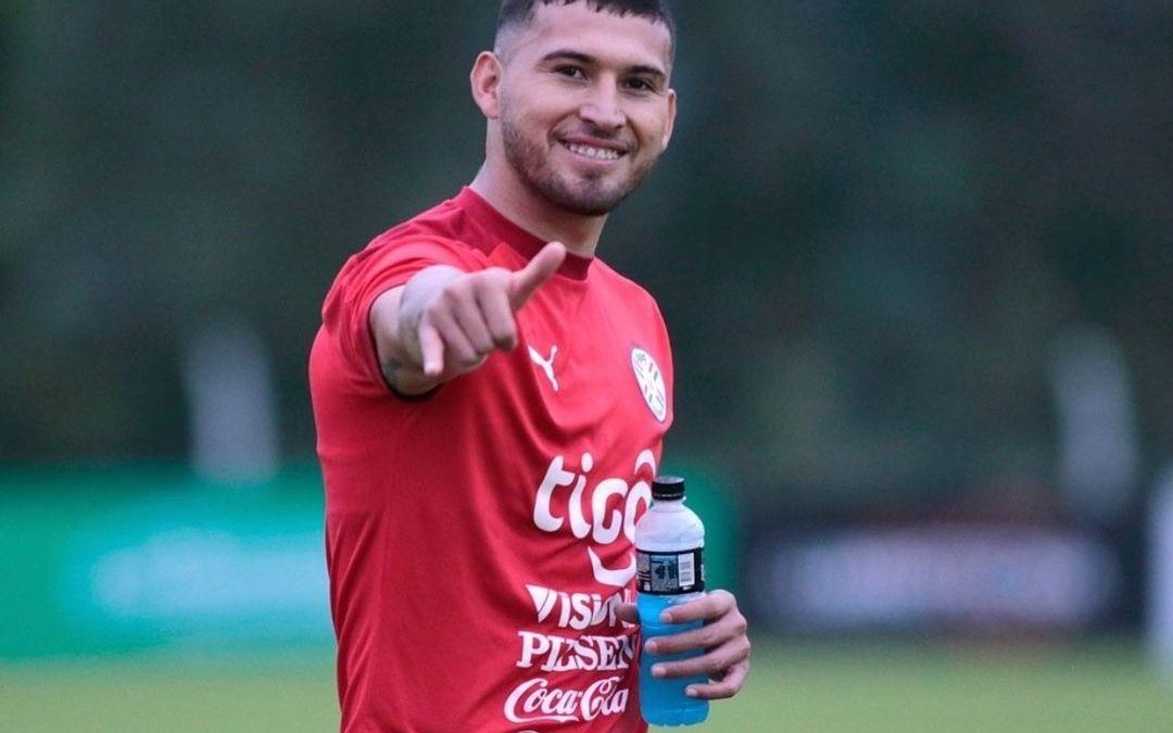 Juan Escobar se bajaría de la Copa América