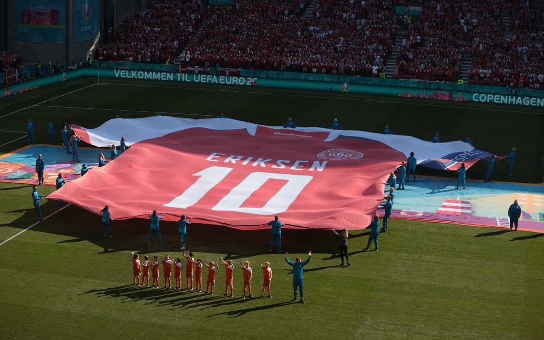 Eurocopa: daneses y belgas homenajean a Eriksen