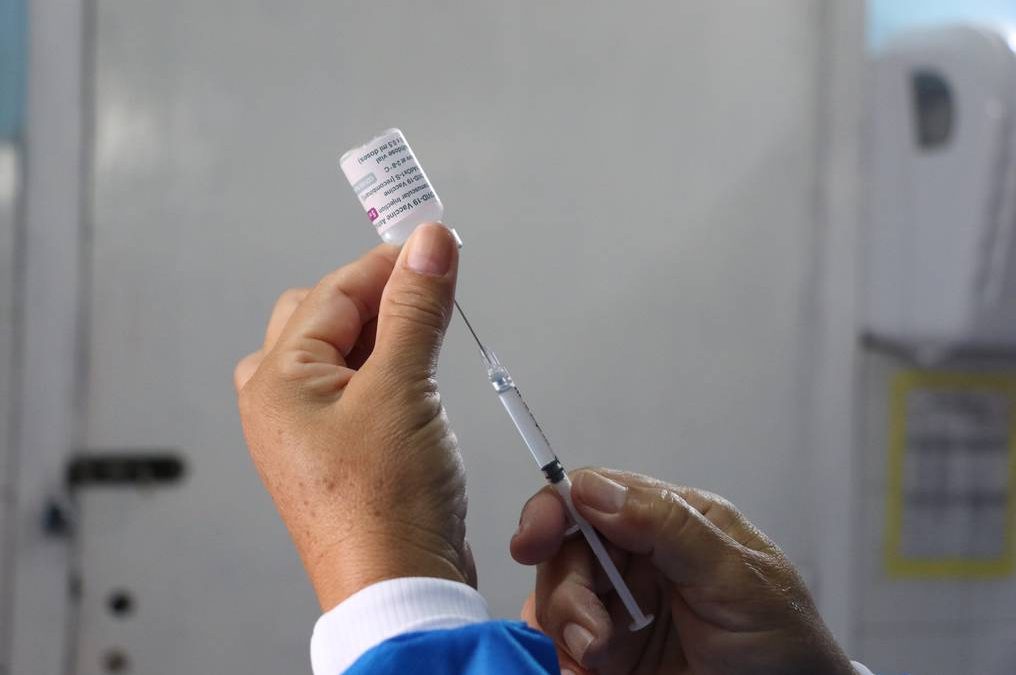 Vacunan contra el Covid-19 a casi 110 mil personas en un día