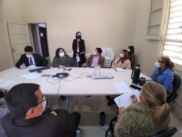 Autoridades coordinan plan de vacunación para adolescentes vulnerables