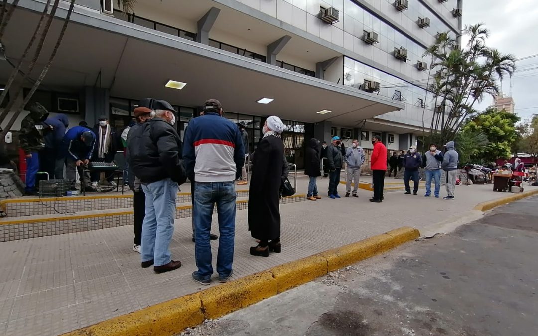 “Es mejor morir en la calle que abandonados”, manifiestan jubilados del IPS