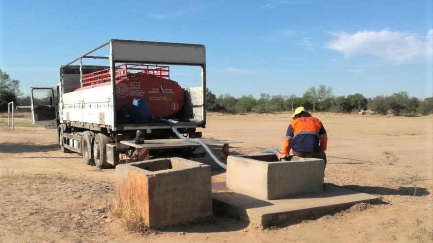Ante periodo de sequía, trabajan para proveer agua a pobladores del Chaco