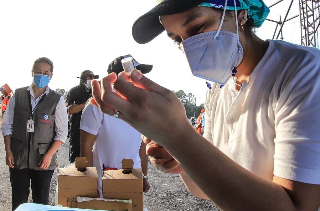 Continuarán inmunizando a la población de 20 años y más