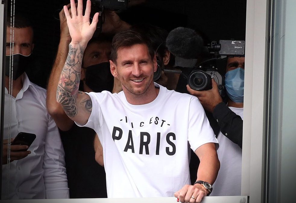 Lio Messi fue ovacionado, tras su arribo a París