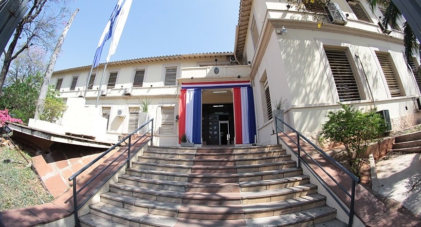 Tras disposición de Salud, médicos de 55 años en adelante trabajarán 12 horas semanales