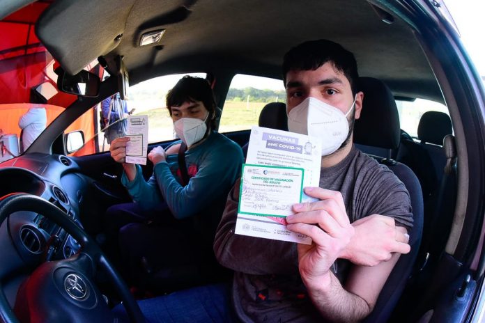 Vacunarán a jóvenes de 18 años a partir del lunes 20