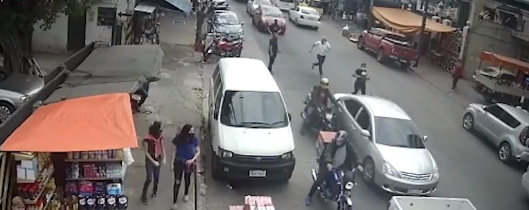 Detienen a tres presuntos delincuentes en zona del Mercado 4