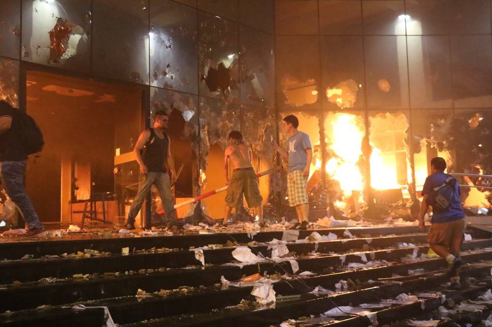 Quema del Congreso: condenan a tres años de cárcel a acusados