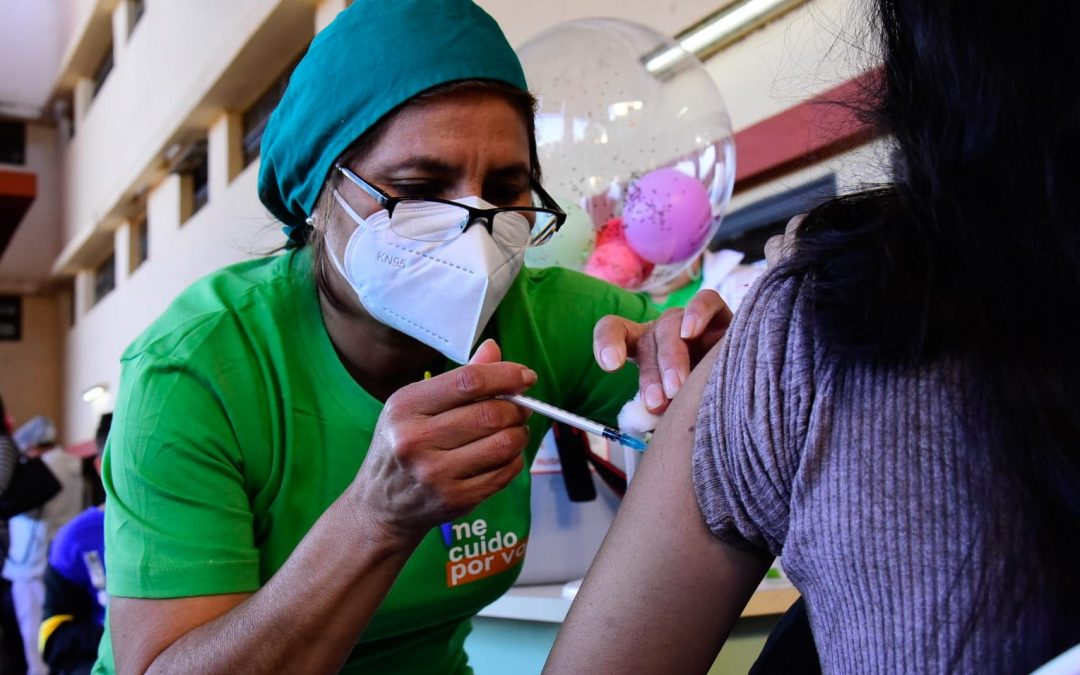 Recuerdan que desde mañana vacunarán a personas de 20 años en adelante