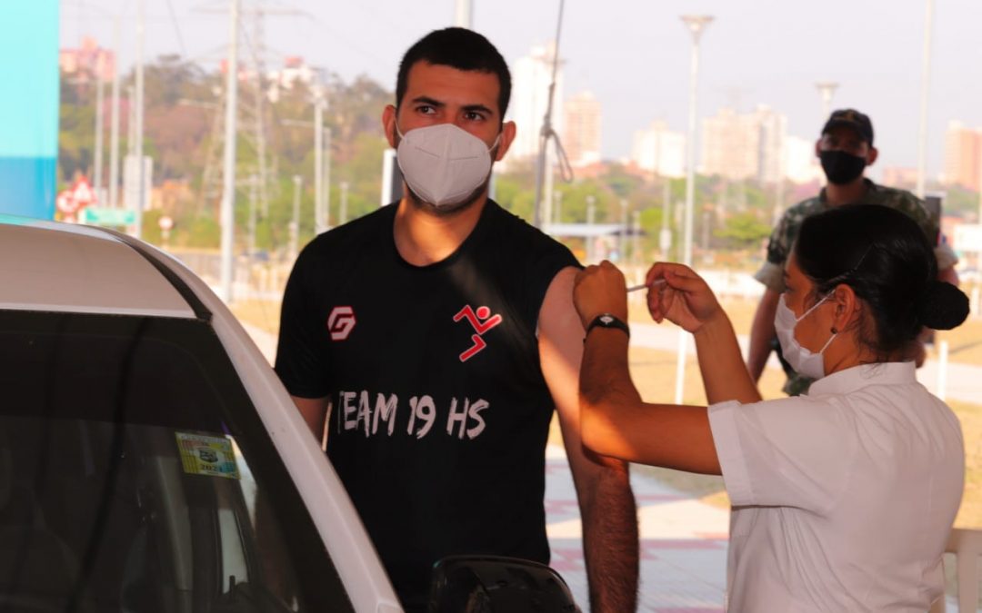 Menores de 18 años, sin factores de riesgo, podrían ser inmunizados contra el Covid-19