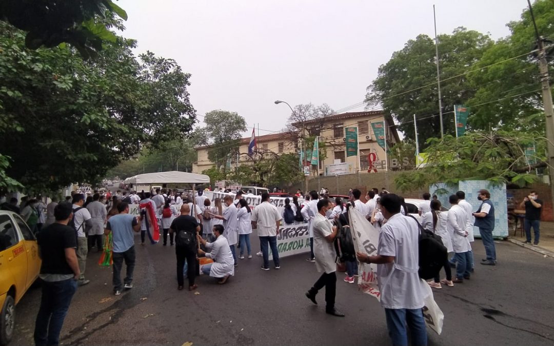 Médicos a nivel país inician huelga por dos semanas