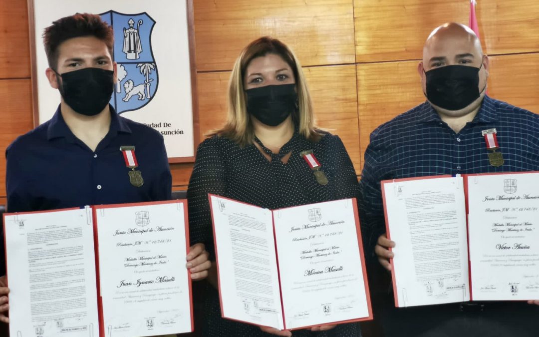 Condecoran a la familia Masulli en la Junta Municipal de Asunción
