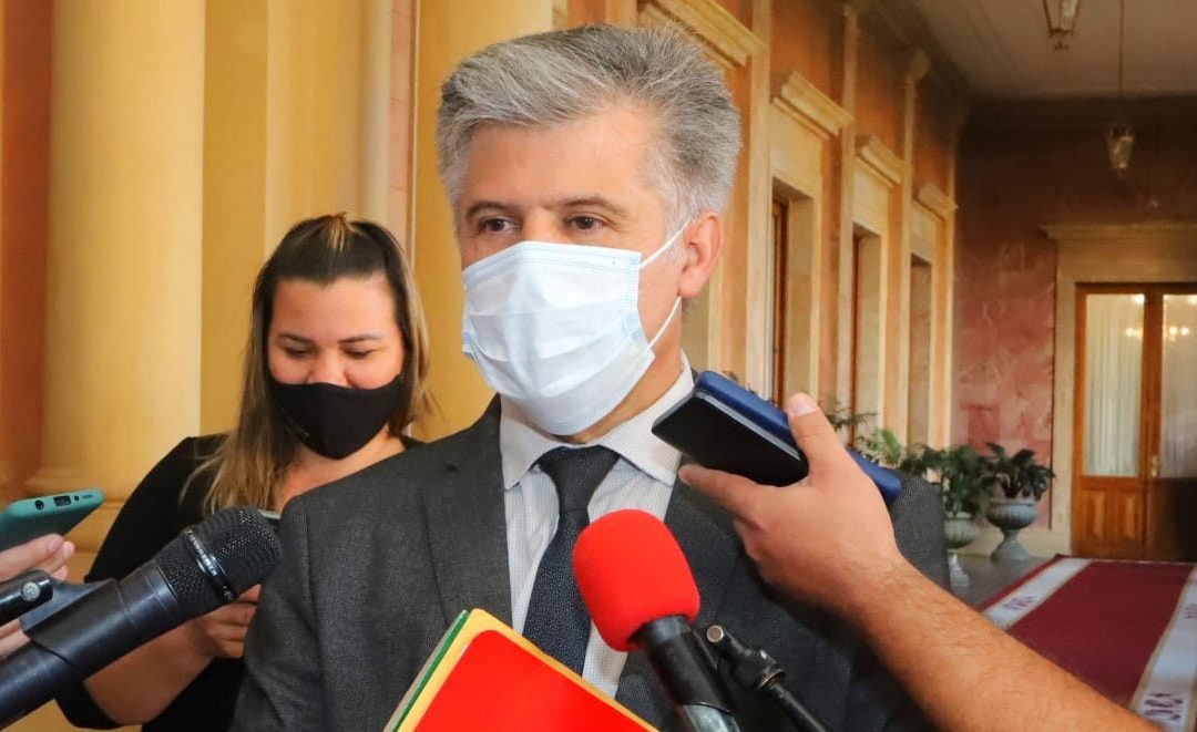 Arnaldo Giuzzio se niega a renunciar pese a críticas