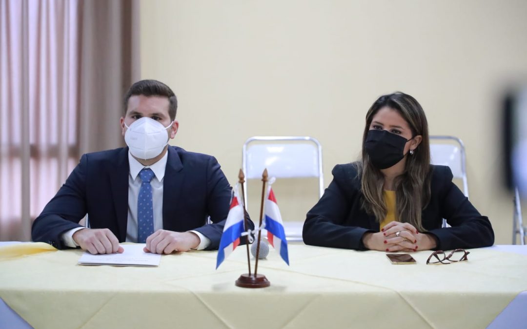 Ley que aumenta penas a invasores de tierras fue promulgada por Abdo