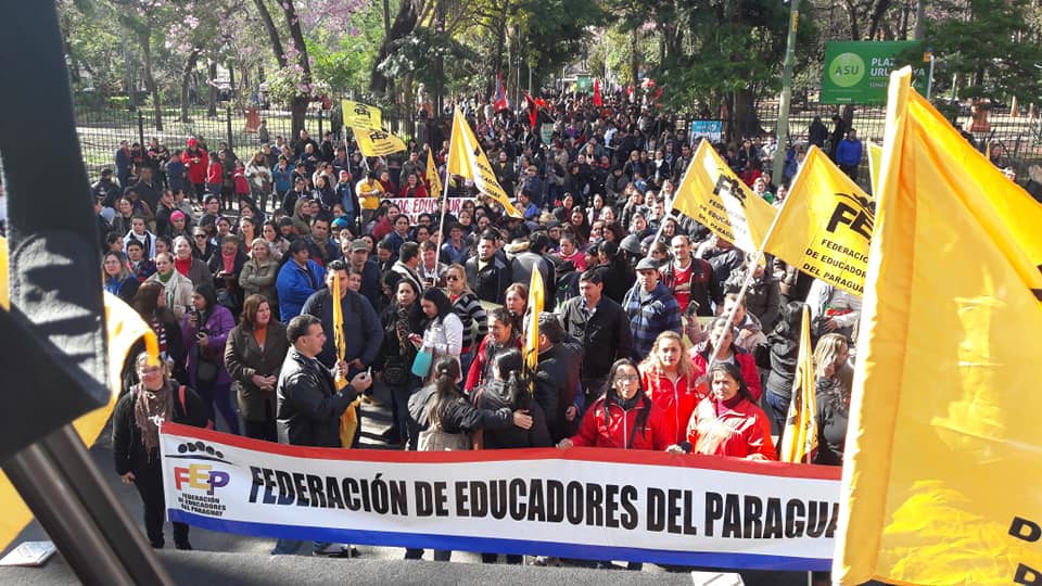 Gremios docentes irán a paro para exigir aumento salarial