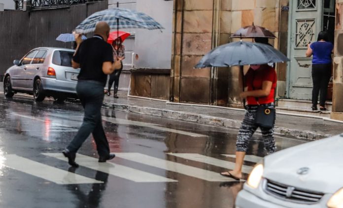 Lluvias y tormentas persistirían durante el fin de semana, alertan