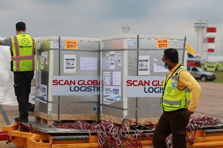 Lote de 39.600 dosis de Sinopharm llegó este viernes vía Covax