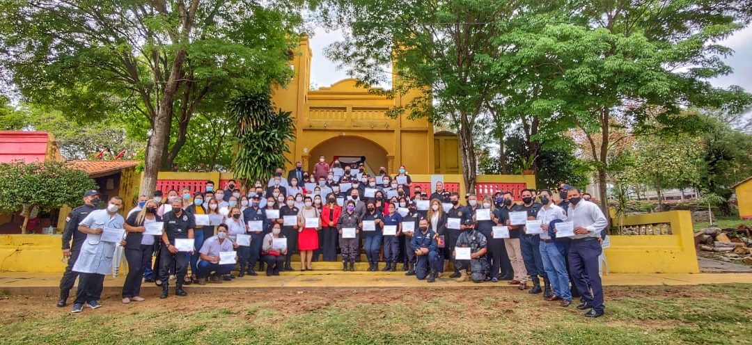 Agentes penitenciarios fueron honrados por su labor