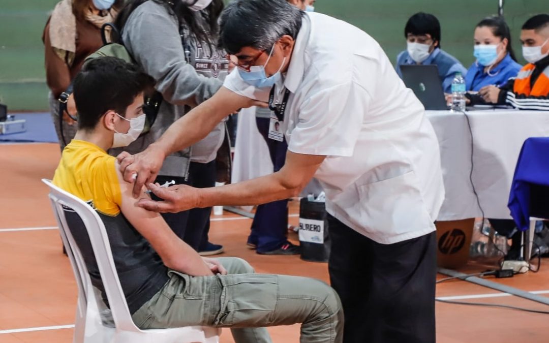 Desde hoy, inmunizarán con primeras, segundas y terceras dosis