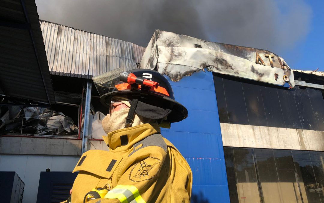 Incendio en Tablada: más de 100 bomberos siguen trabajando