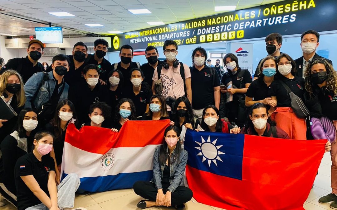 Becarios partieron hoy rumbo a Taiwán para capacitarse