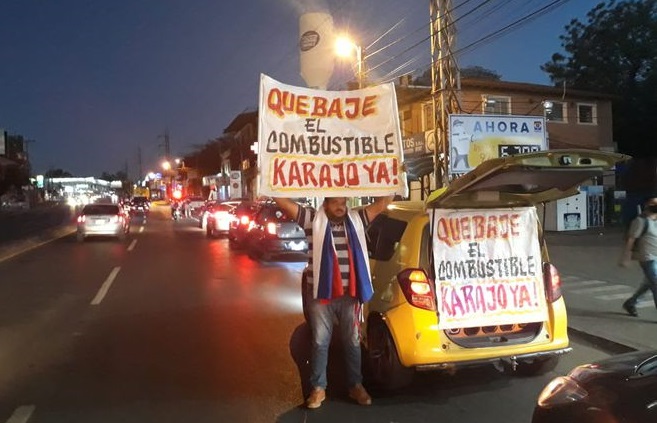 Conductores se manifiestan por suba de combustible