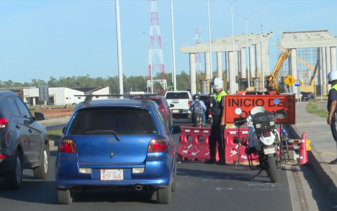 Clausuran media calzada de la Costanera Norte en el acceso a la capital