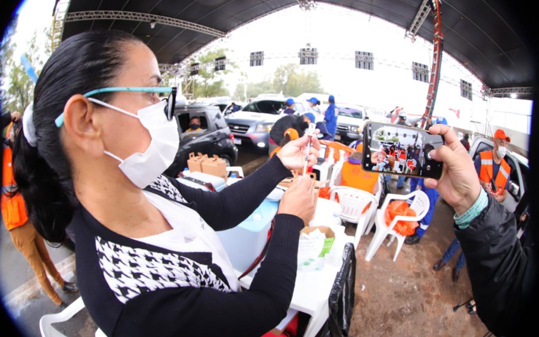 Borba lamenta que varias regiones rechacen las vacunas anticovid