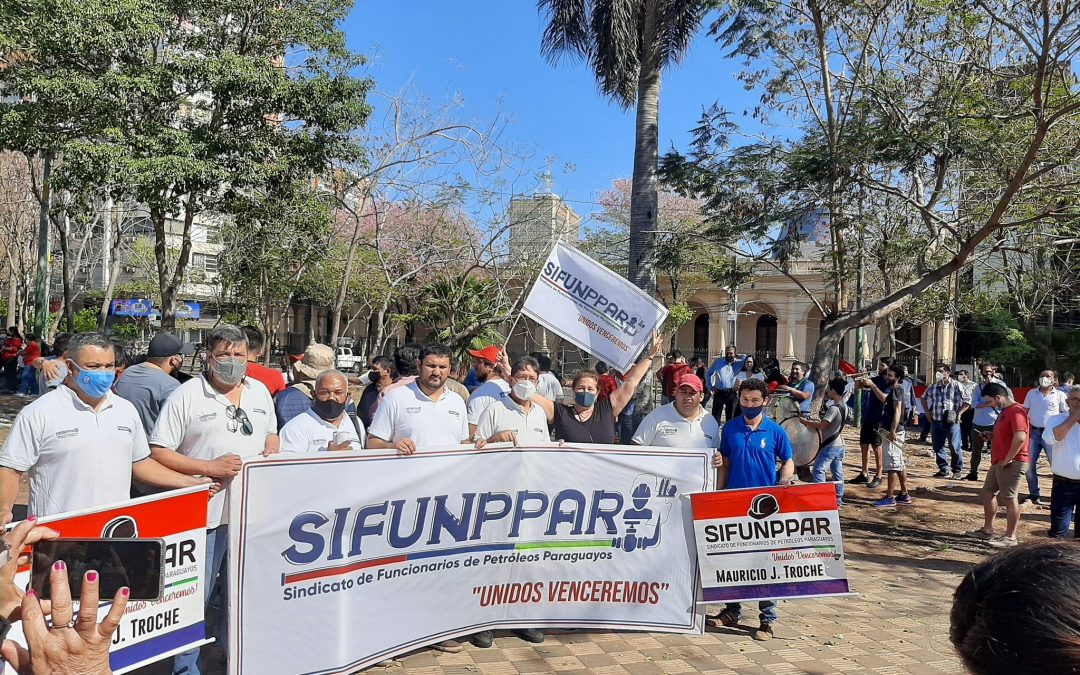 Huelga de funcionarios de Petropar quedó en cuarto intermedio tras acuerdo