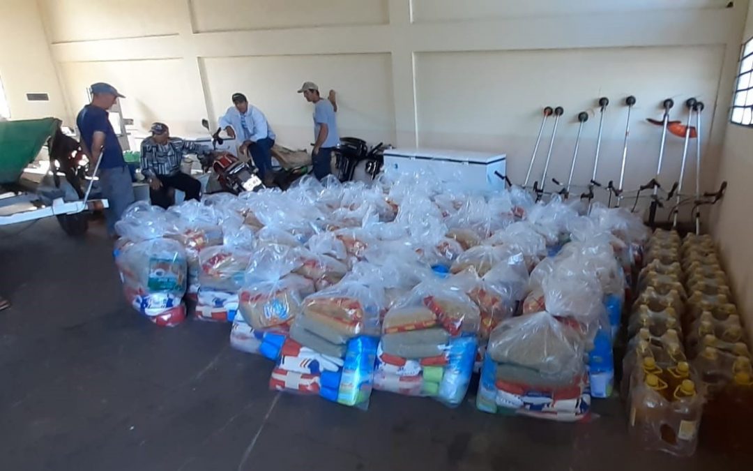 Veda: pescadores de Itapúa recibieron víveres por parte de Yacyretá