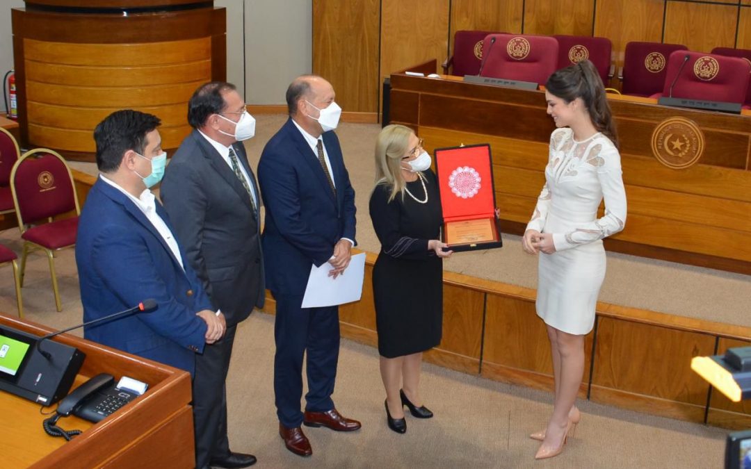 Nadia Ferreira fue condecorada por el Senado como ‘Embajadora de la belleza nacional’