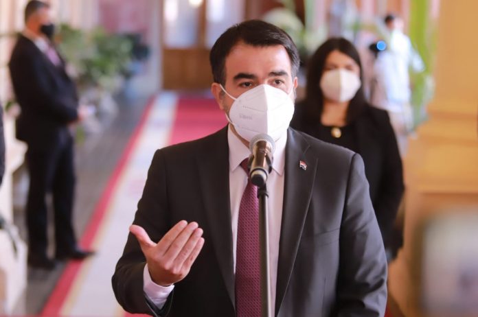 Crecimiento económico en torno al 5% para finalizar el año, vaticina Llamosas