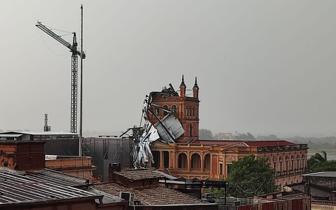 Palacio de Gobierno: Fuerte temporal hizo volar chapas en zona de obras