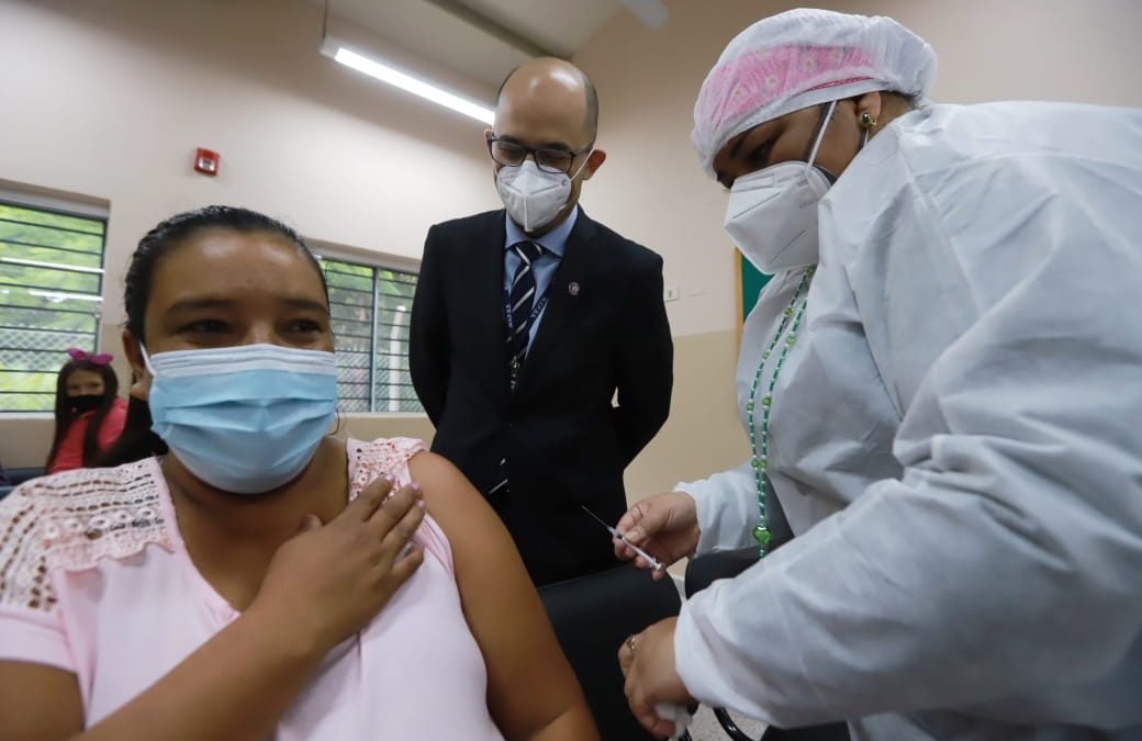 Para tener un buen inicio de año, Salud insiste en completar esquema de vacunación