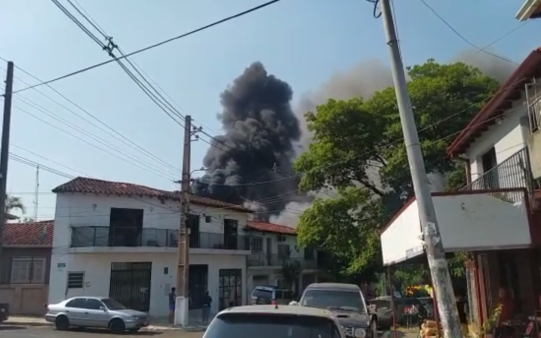 Asunción: fábrica textil es consumida por llamas
