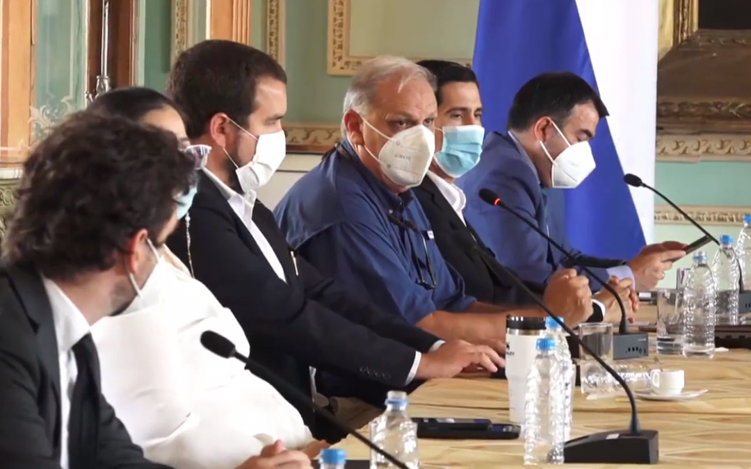 Ejecutivo: trabajan para asistir a bomberos y coordinar trabajos contra focos de incendio