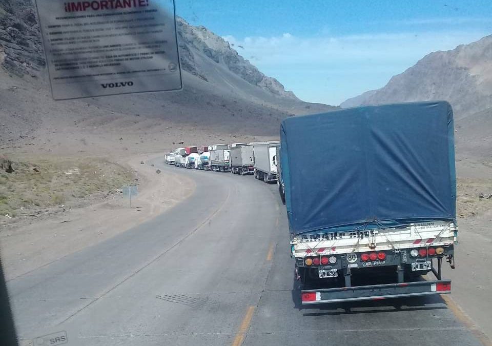 Paraguayos varados en frontera entre Chile y Argentina son asistidos por consulados