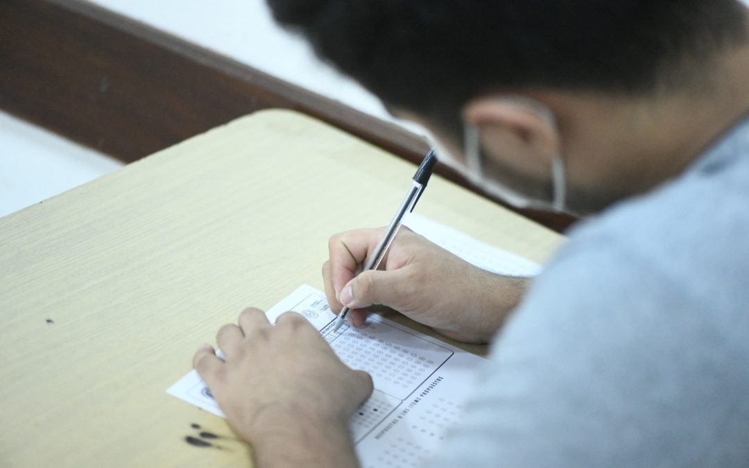 Becas de Itaipú: este viernes concluye inscripción, recuerdan