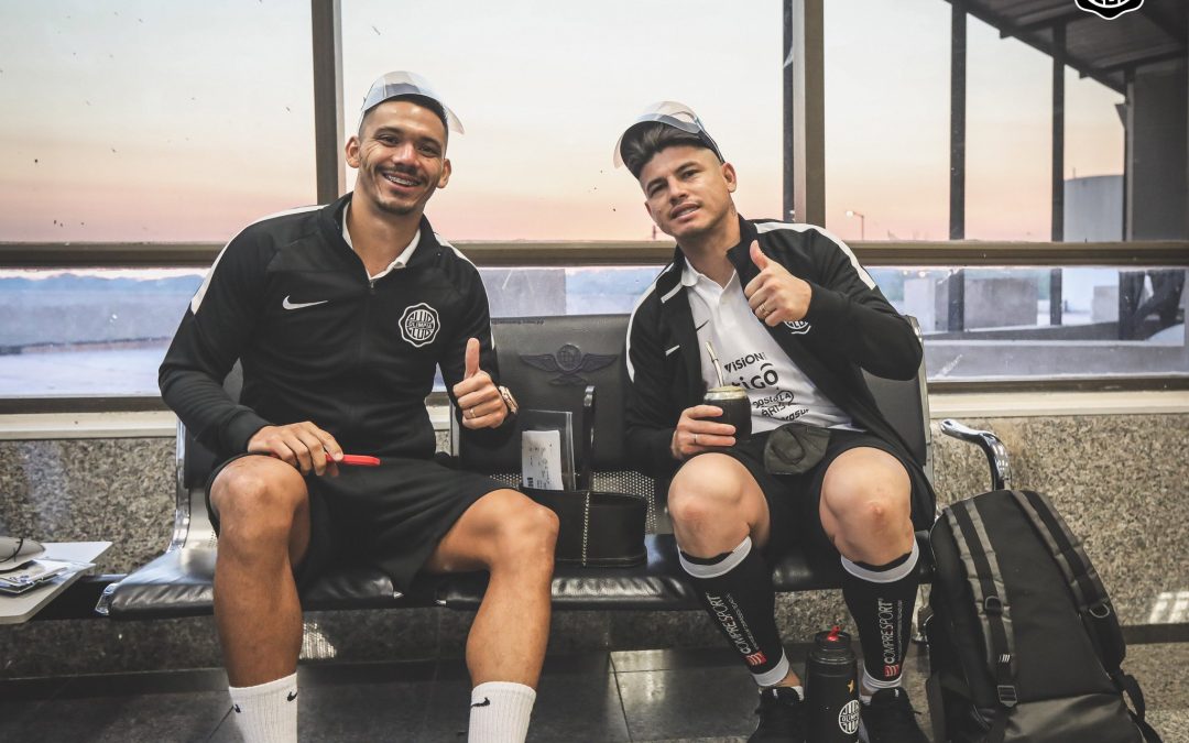 Libertadores: con una nueva ilusión, el Decano emprendió viaje a Perú