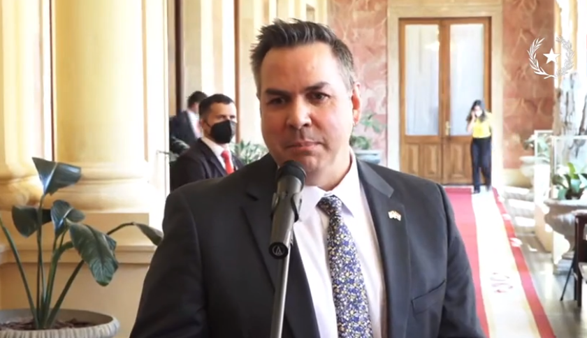 Joe Salazar habla de fortalecer instituciones democráticas y combatir la corrupción