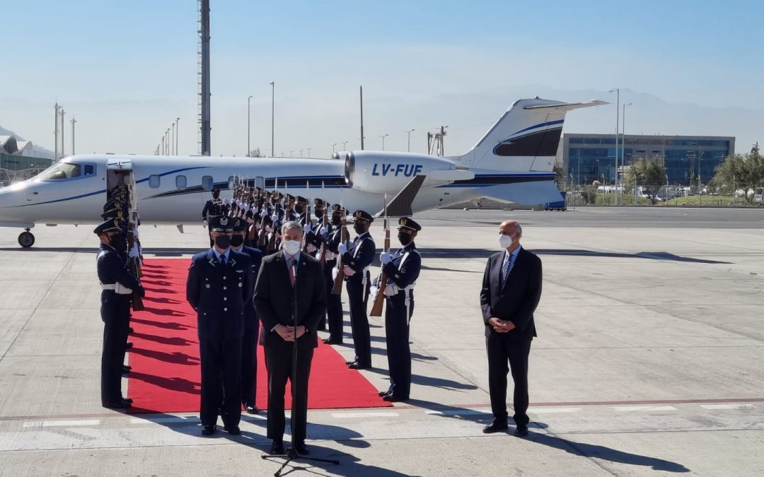Abdo visita a Boric y acuerdan estrechar lazos en favor de sus gobiernos