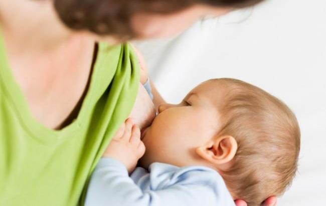 Especialistas de Clínicas recomiendan el destete respetuoso a niños