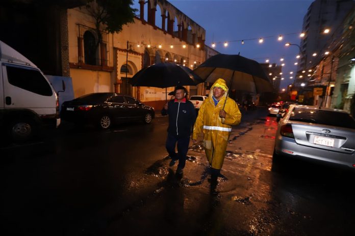 Seguirá lloviendo y tormentas eléctricas serán persistentes, alerta Meteorología